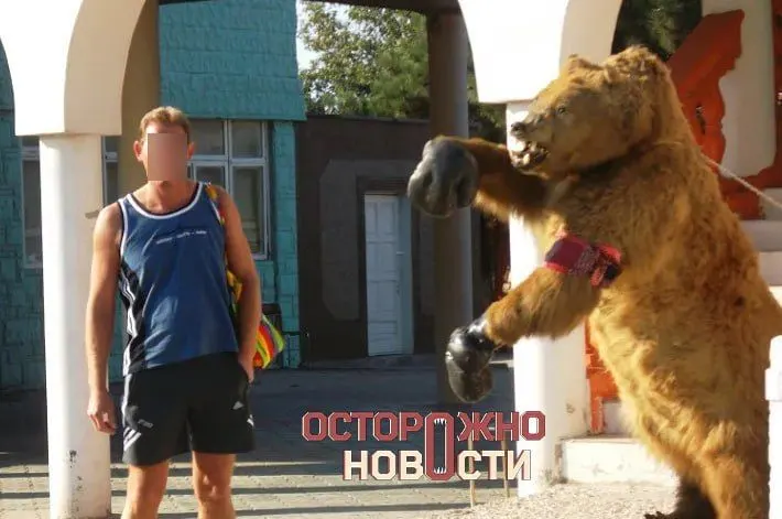 Замоскворецкий суд Москвы назначил 15 суток административного ареста охраннику Минюста: в здании нашли сумку с листовками «Слава Украине», обвиняемый вину отрицает.