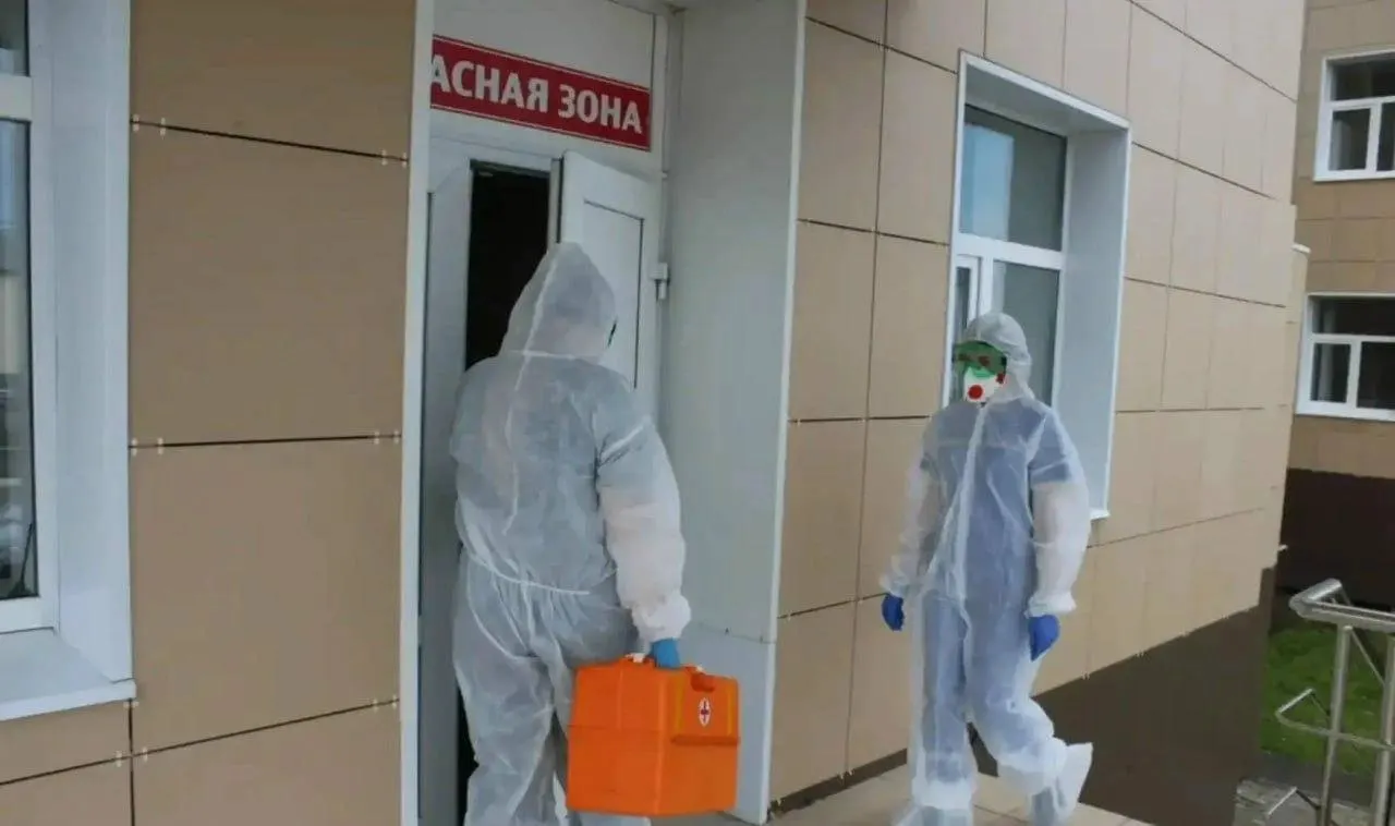 В районной больнице отработали алгоритмы приема, изоляции и взаимодействия служб при подозрении на холеру: в учениях участвовали поликлиника, скорая, инфекционное отделение и Роспотребнадзор.