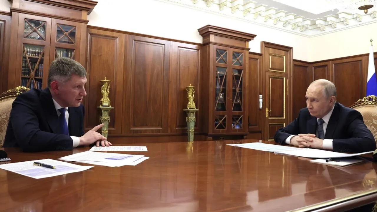 Министр Максим Решетников сообщил, что российская экономика выросла быстрее американской по темпам роста; по ВВП на душу населения МВФ фиксирует отставание России от развитых стран.