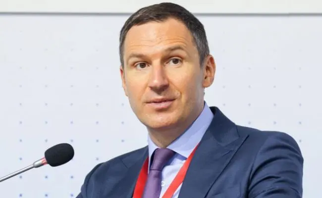 Бывшему заместителю министра предъявили обвинение в особо крупном мошенничестве. По делу фигурируют хищения средств «Российского экологического оператора» на 4,1 млн руб.; ещё трое бывших топ-менеджеров признали вину.