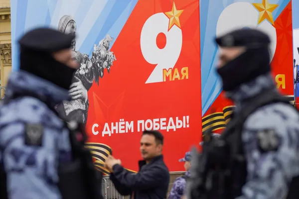 Жители Санкт‑Петербурга сообщают о масштабных проблемах с мобильным интернетом с утра 19 мая. В регионе также фиксировали угрозы беспилотников, что привело к задержкам и отменам рейсов в Пулково.