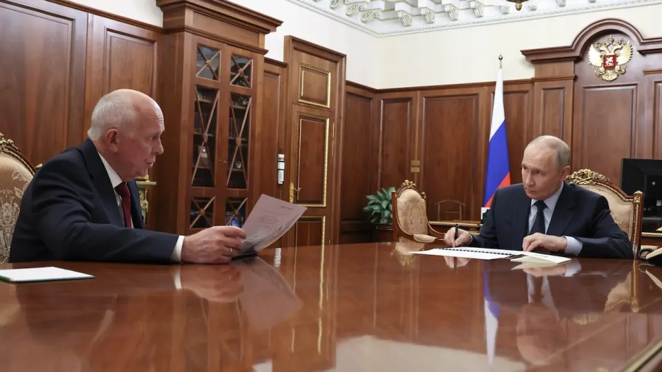 Серийный выпуск ключевых моделей — МС‑21, SSJ‑100 и Ил‑114‑300 — отложен до 2027 года и позже; планы по насыщению парка отечественными лайнерами серьёзно урезаны.