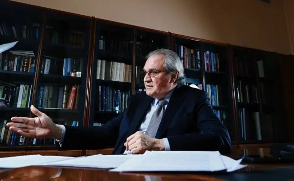 Валерий Фадеев заявил, что после признания иностранных вузов нежелательными с ними не стоит вести дела и учиться в них, однако изучение их научных работ остаётся возможным; при сомнениях он порекомендовал учёным обращаться за консультацией в ФСБ.