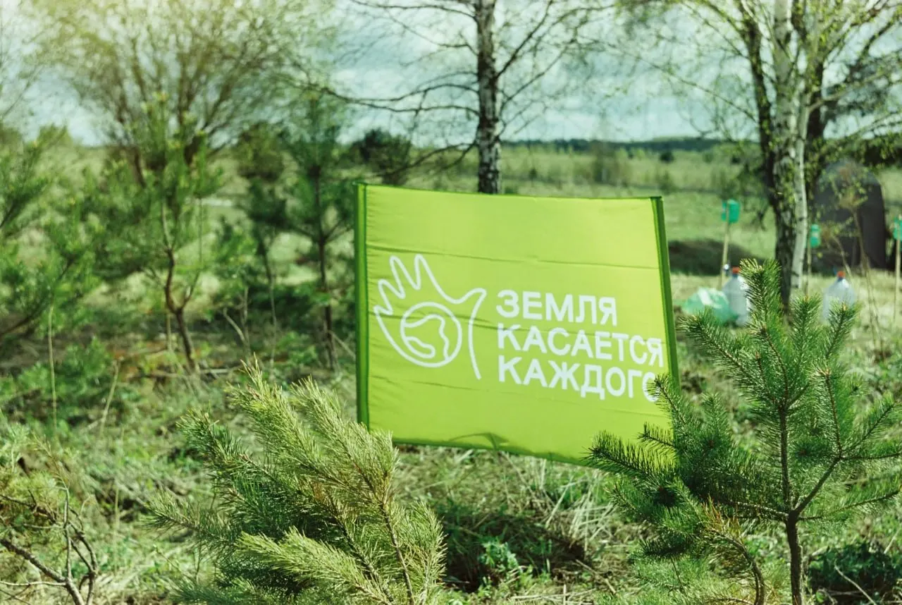 Экологический проект «Земля касается каждого» сообщил, что присвоение статуса «иностранный агент» фактически останавливает его работу; регулярные пожертвования отменены, команда намерена сохранить накопленные данные и методики.
