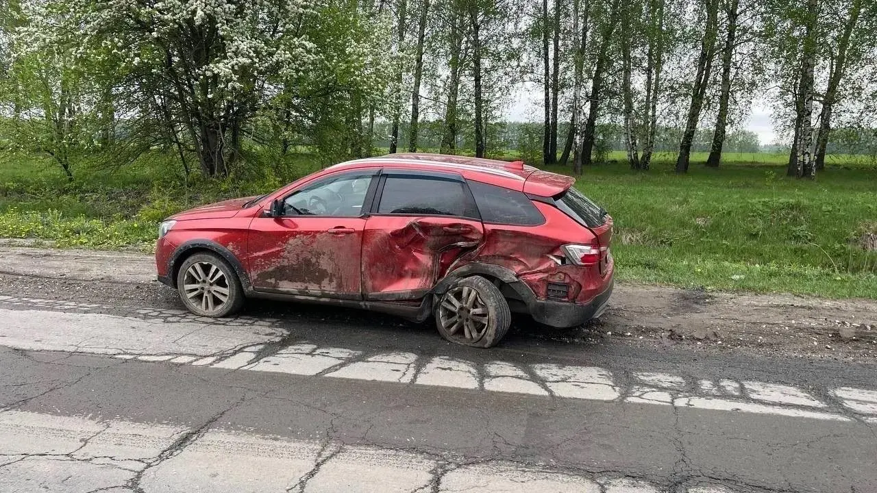 На трассе в Рязанском районе произошло столкновение — есть пострадавшие. Сотрудников Госавтоинспекции просят сообщать любую информацию об инциденте.
