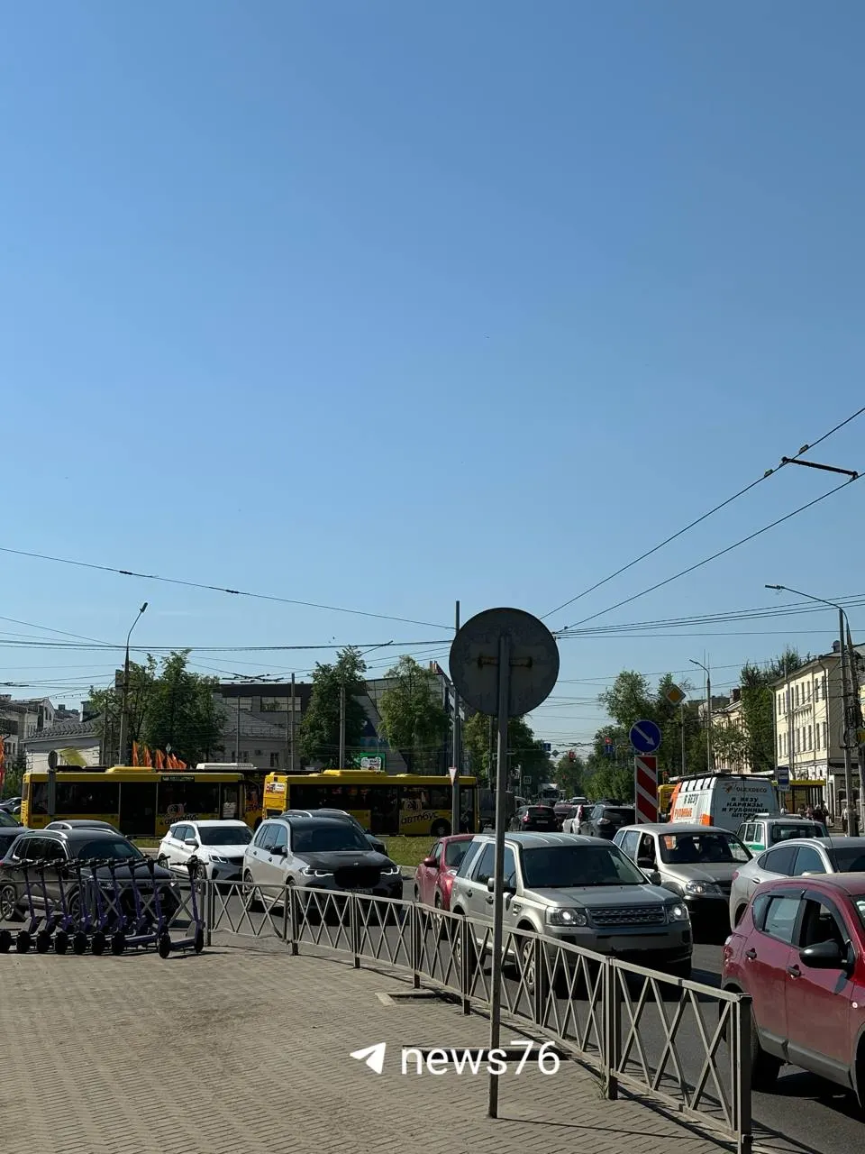 Серьёзные заторы и несколько ДТП осложняют движение на Октябрьской площади, улицах Победы, Республиканской и Советской.