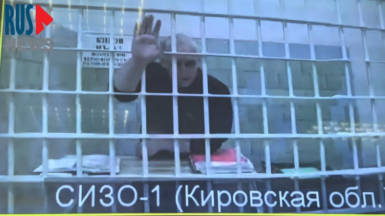 В Мосгорсуде отложили заседание по делу бывшего сотрудника МВД Сергея Веделя. Обвинение просит увеличить срок с 7 до 11 лет, подсудимый жалуется, что ему не передают письма и не дают ознакомиться с материалами первой инстанции.