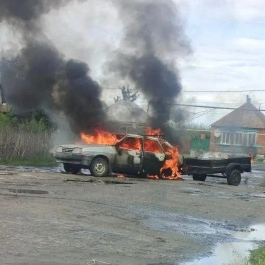 Беспилотники поразили девять населённых пунктов в Белгородской области. Один человек погиб, трое получили ранения, повреждены дома, автомобили и хозяйственные постройки.