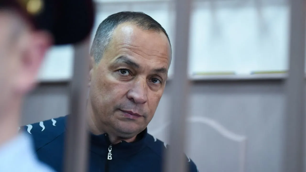 Экс‑глава Серпуховского района Александр Шестун заявил о системных пытках и препятствиях в отправке жалоб из СИЗО‑1 в Твери; по его словам, пострадавших в изоляторе — сотни.