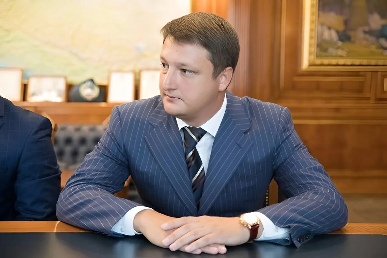 Суд признал часть имущества бывшего чиновника приобретённым на неподтверждённые доходы: 22 объекта и три автомобиля переданы в доход государства, взыскано 64,6 млн руб. Прокуратура требует ещё активы на сумму свыше 310 млн руб.