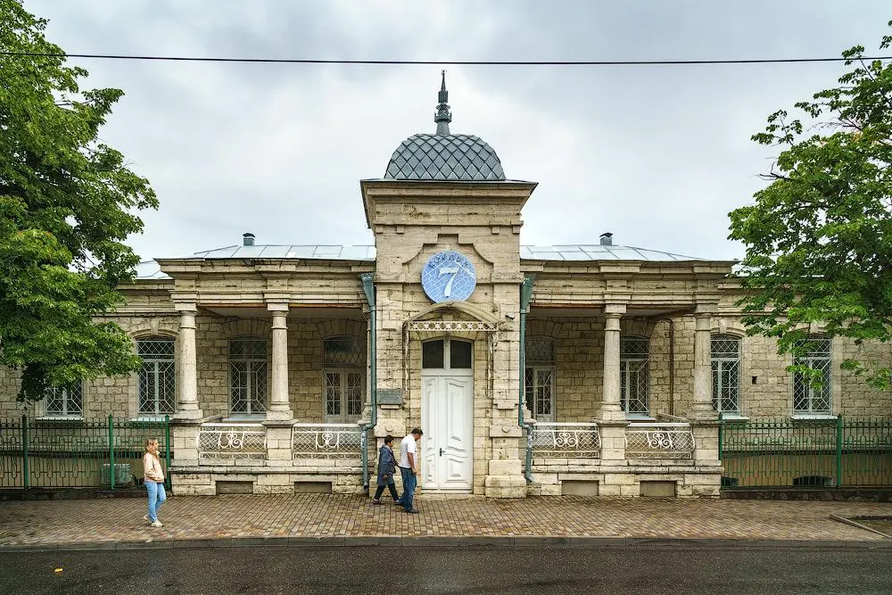 Дача Русанова на улице Гагарина, 28 официально признана объектом культурного наследия — теперь на территории ограничены капитальные работы и строительство.