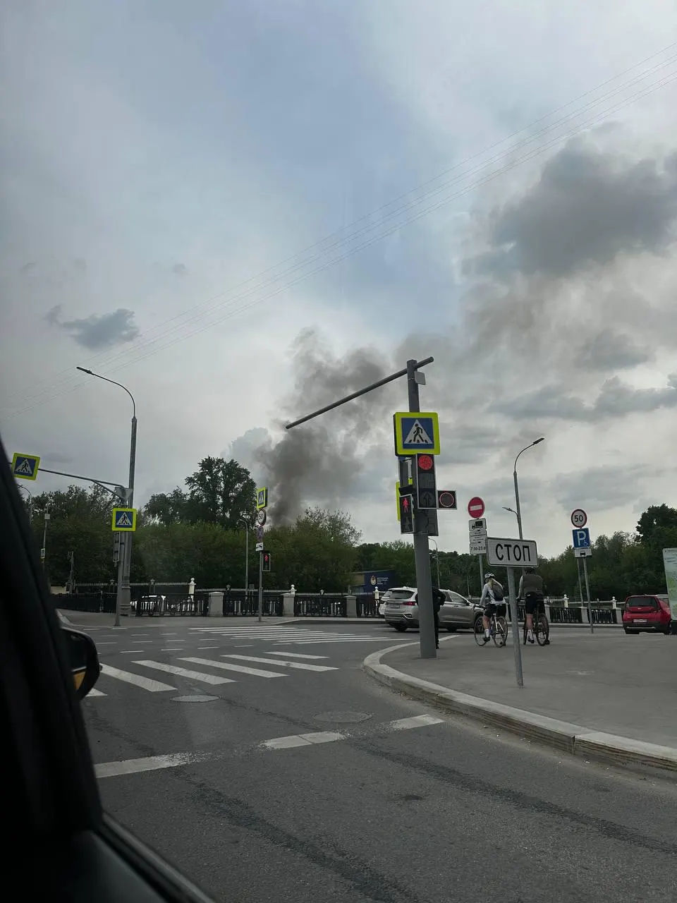 В Лефортово загорелись Красные казармы. По данным МЧС, пожарные уже прибыли и работают на месте. Подробности уточняются.