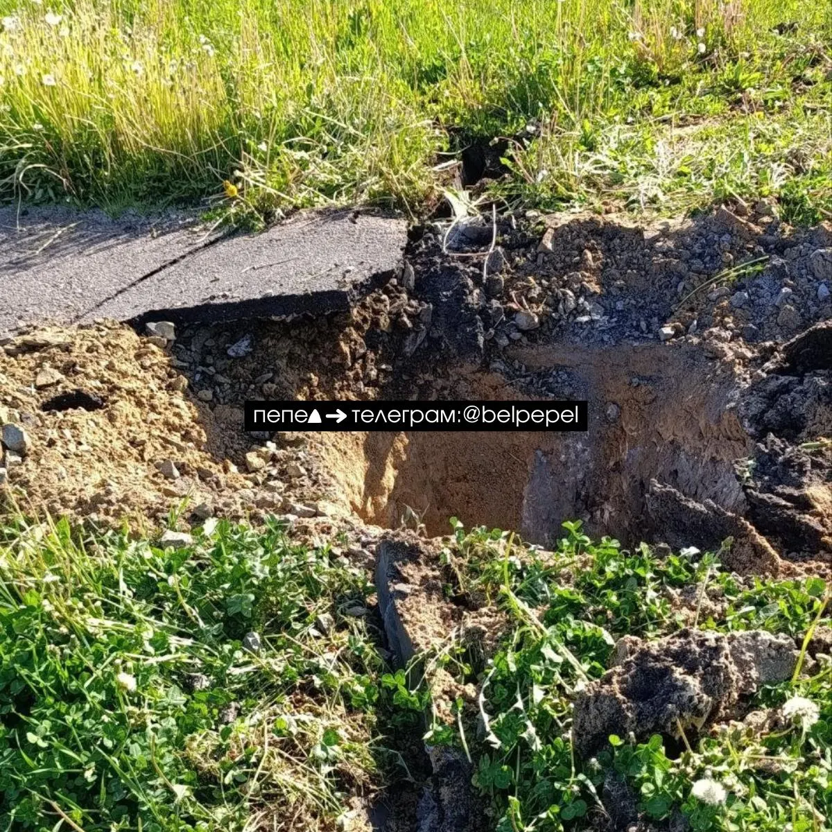 В ночь на 18–19 мая в районе улицы Декабристов микрорайона Разумное‑71 Белгорода упала авиабомба; сапёры перекопали дорогу, чтобы извлечь боеприпас.