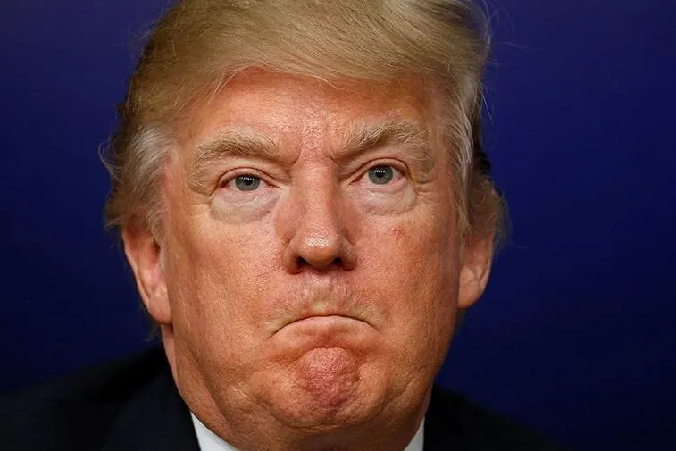 Президент США Дональд Трамп раскритиковал ответ Ирана на американскую мирную инициативу. Иран выдвинул ряд условий перед началом переговоров; после отказа Трампа цены на нефть выросли примерно на 3%. Обе стороны сохраняют противоречивые позиции по ядерной программе и блокаде Ормузского пролива.