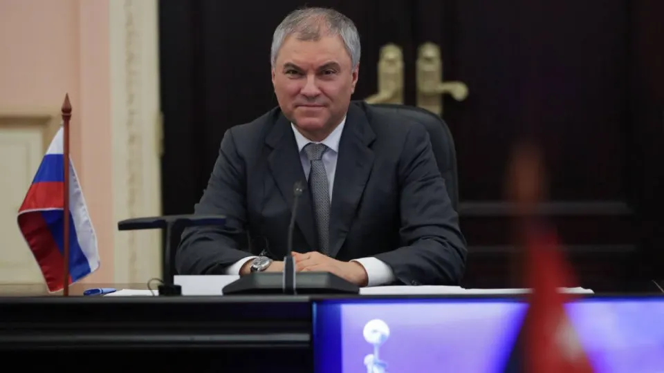 Председатель Госдумы заявил, что использование западного оружия и спутниковых технологий для ударов по гражданским объектам может вынудить Россию применить «оружие, которое не оставит следа». Заявление последовало после удара по Старобельску и серии ответных действий в направлении Киева.