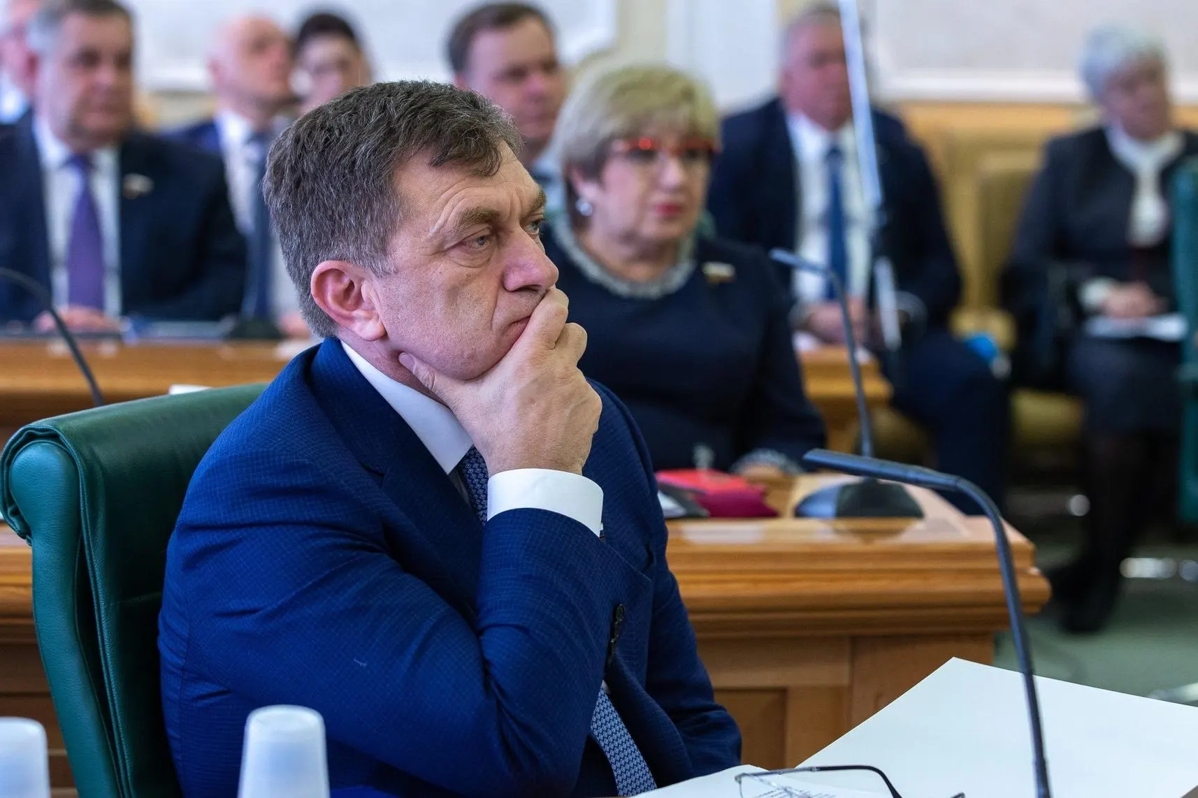Никулинский суд Москвы прекратил производство по антикоррупционному иску Генпрокуратуры против сенатора Ахмата Салпагарова после заключения мирового соглашения; претензии к другим ответчикам по делу в отношении земель Тебердинского национального парка сохраняются.