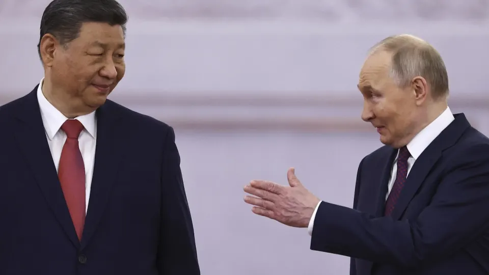 Президент совершает очередной визит в Пекин с целью на личных переговорах с Си Цзиньпином обсудить и попытаться согласовать проект «Сила Сибири‑2». В состав российской делегации войдут руководители топ‑энергокомпаний и министры, основное противоречие по проекту — цена и инвестиционные условия.