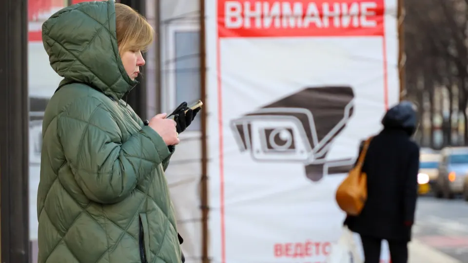 Пользователи отмечают, что в мессенджере исчезают сообщения с ссылками на ключи VPN, а повторная отправка может приводить к выходу из аккаунта. Ситуация происходит на фоне ужесточения ограничений доступа к интернету.