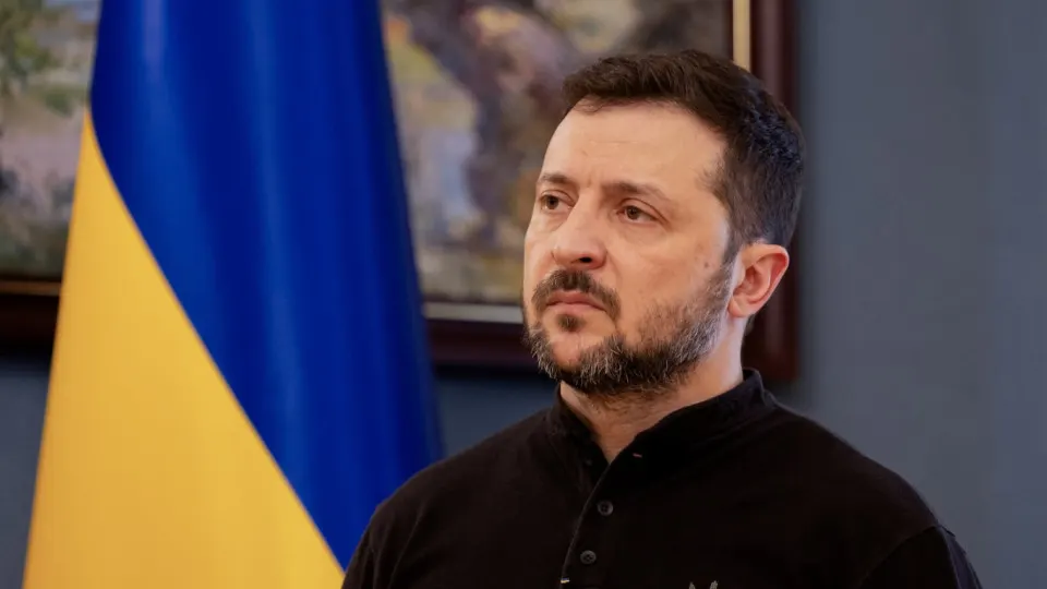 Президент сообщил о приостановке боевых действий с 00:00 ночи с 5 на 6 мая при условии отсутствия нарушений и призвал Москву предпринять реальные шаги для завершения агрессии.