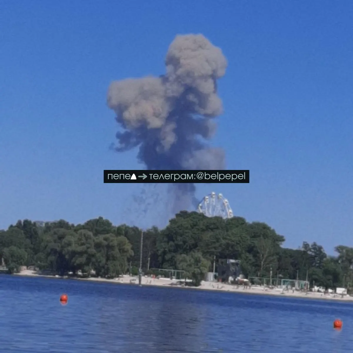 При взрыве повреждены окна, кровли и фасады в трёх многоквартирных и более чем 20 частных домах; пострадало административное здание.