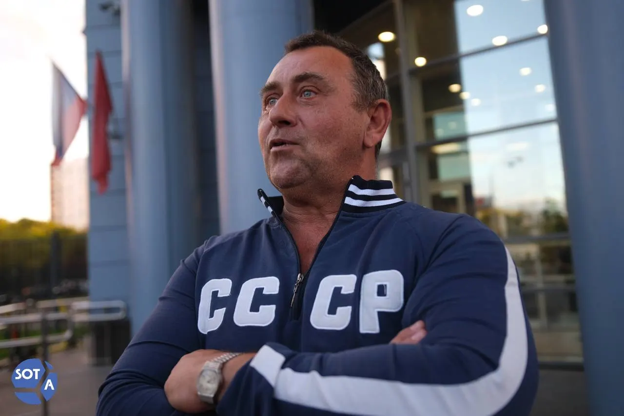 Блогер сообщил, что давал объяснения в УВД по Южному округу Москвы после публикации записи пожара на НПЗ; беседа с сотрудниками ЦПЭ прошла корректно, составлен протокол. Власти Москвы ввели запрет на публикации последствий атак до официальных сообщений.