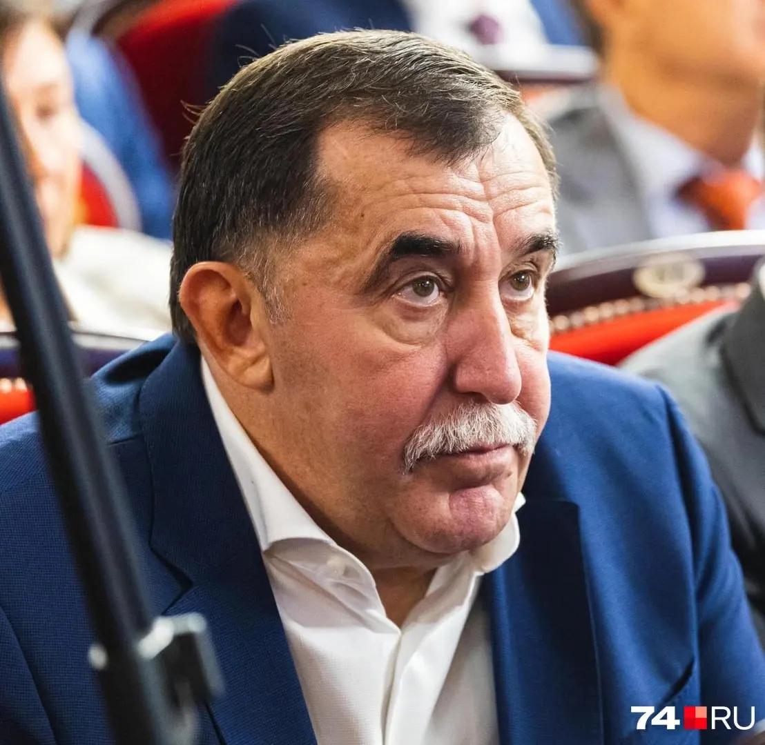 Суд признал Олега Лакницкого несостоятельным по его же заявлению: введена реструктуризация долгов и процедура реализации имущества до 3 декабря 2026 года.