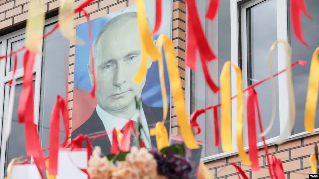Президент подписал законы о формировании двух судов общей юрисдикции: в Путинском районе Грозного и Внуковском районе Москвы. В чеченском суде планируется четыре судьи и 13 сотрудников аппарата.