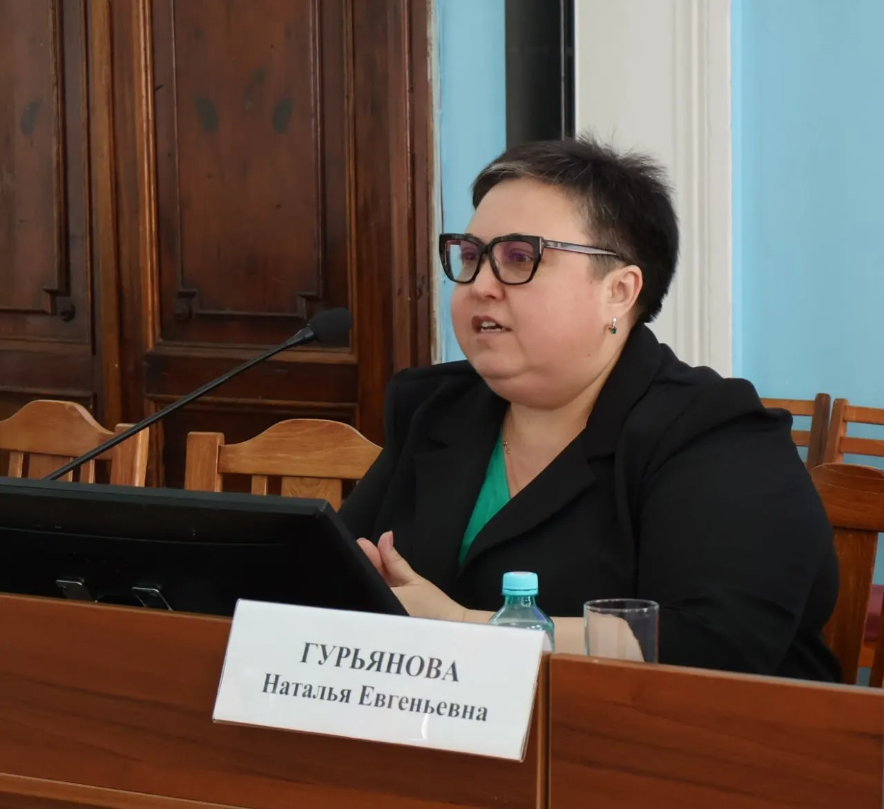 Бывшие руководители регионального министерства здравоохранения, включая первого замминистра, задержаны и арестованы по делу о получении взятки, связанному с их деятельностью в Вологодской области.