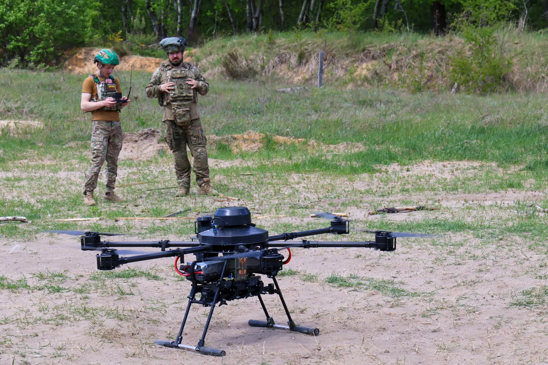 Российское военное ведомство заявило о перехвате 992 дронов самолётного типа, а также нескольких крылатых ракет и авиабомб. Число отражённых атак превысило предыдущие суточные показатели обеих сторон.