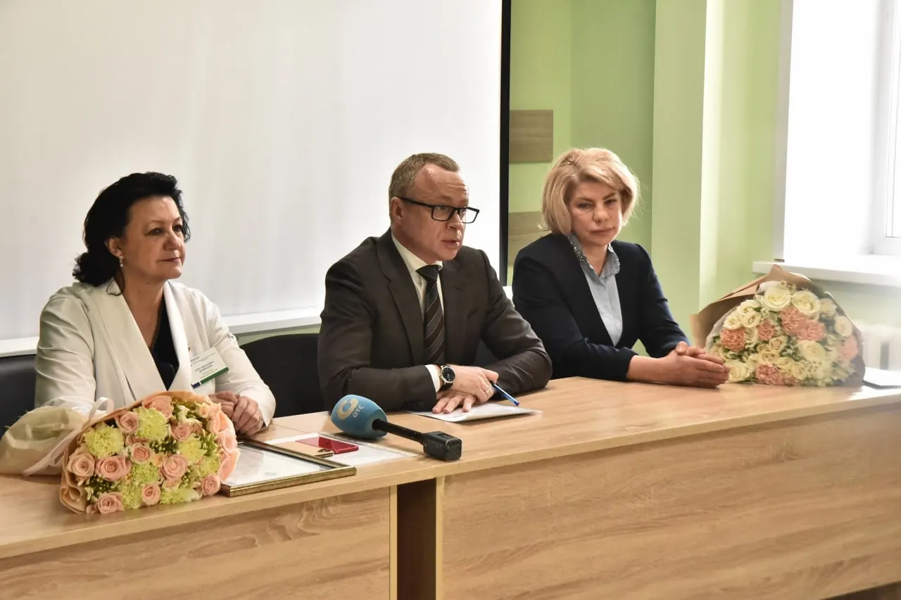 Появились сообщения о задержании первого вице‑губернатора Новосибирской области Юрия Петухова. Официальных подтверждений нет, его данные убрали с сайта правительства региона.