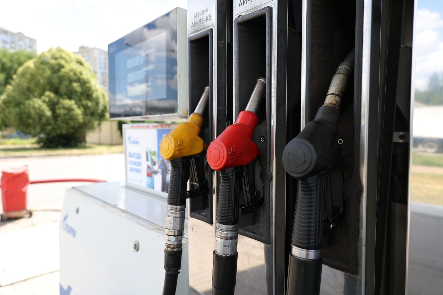 По данным сервиса Benzup за неделю 18–25 июня наибольший недельный рост цен на бензин и дизель отмечен в Крыму, Дагестане, Чечне и Ивановской области; в отдельных оккупированных районах рост превысил 40%.