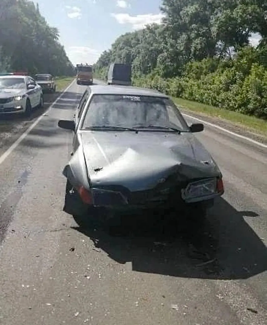 В Аннинском районе легковой «ВАЗ» врезался в грузовик: пострадал ребёнок, полиция проводит проверку.