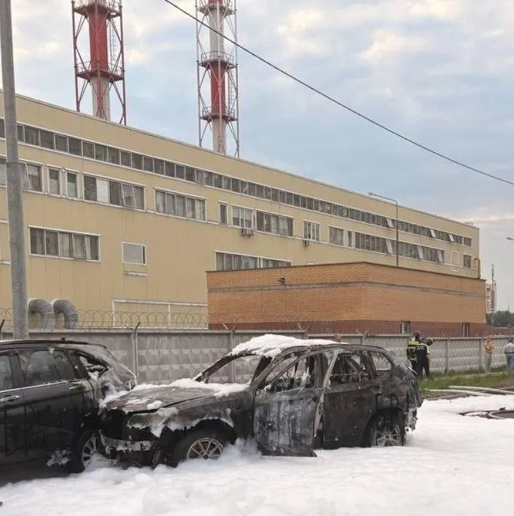 В государственных реестрах указана дата смерти Дамира Давыдова — 9 июня 2026 года. Его BMW X3 взорвался в Балашихе утром того же дня; ранее в этом районе в апреле 2025 года при взрыве погиб генерал-лейтенант Ярослав Москалик.