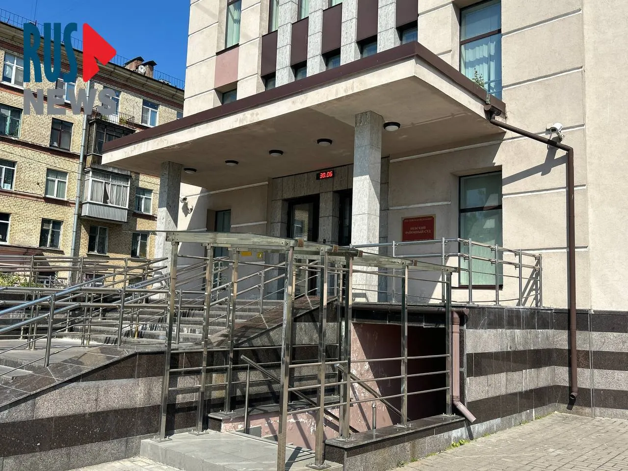 В Невском районном суде Санкт-Петербурга заочно рассматривают дело мультиматора Олега Куваева; на заседании допросили жителя Воронежа, который пожаловался в полицию на одну из серий.