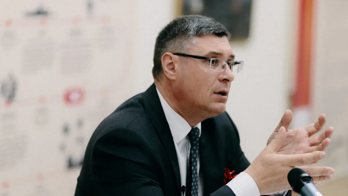 Из‑за проблем с логистикой в регионе возникли перебои с топливом: власти просят жителей покупать бензин только в необходимых объёмах и по возможности меньше пользоваться личным автотранспортом.