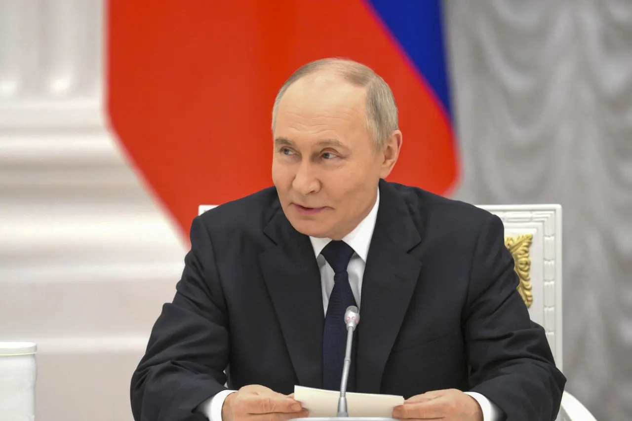 Во время общения с журналистами президент заявил, что РФ способна ответить на попытки уничтожения российских баз в Калининградской области — заявлению предшествовали слова главы МИД Литвы.