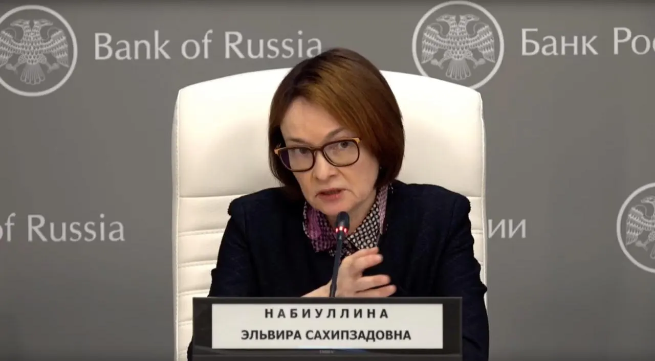 Глава Банка России Эльвира Набиуллина назвала конспирологическими версии о кадровых перестановках в Центробанке и сообщила, что временно потеряла голос из‑за простуды, поблагодарив тех, кто переживал о её здоровье.