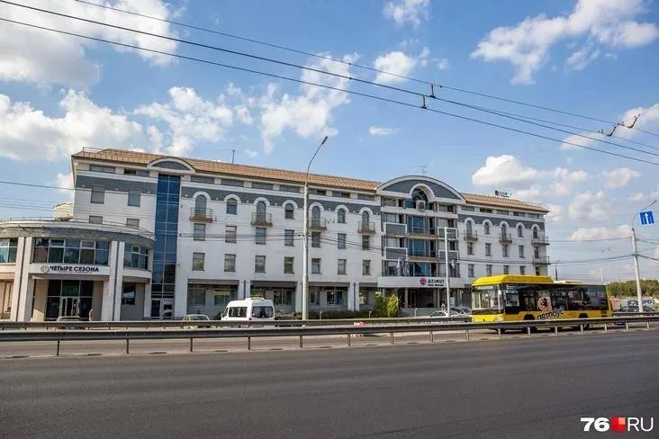 Гостиницу на Московском проспекте включили в план приватизации: объект планируют продать вместе с движимым имуществом. Поправки проекта рассматривает областная дума, стоимость пока не определена.