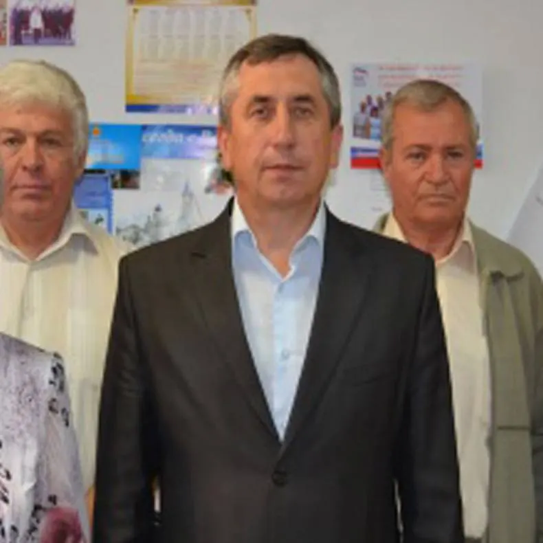 При атаке дрона на автозаправку в Обояни погиб Сергей Карелов, который руководил городом в 2009–2014 годах. Информация поступила из местных источников.