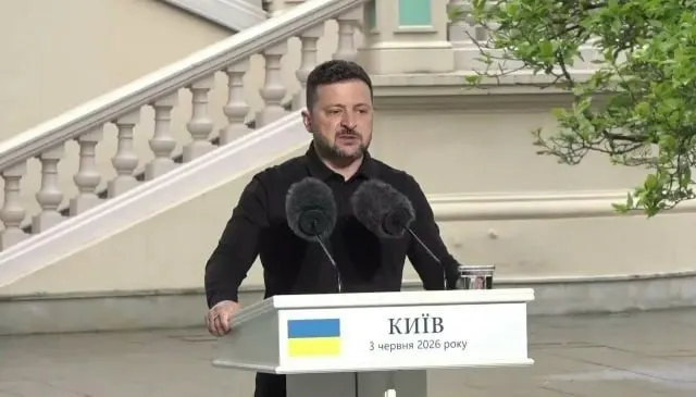 Президент Украины заявил о готовности к прямым переговорам с Россией, отметил задержку американской переговорной группы, назвал возможность усиления ответных ударов и рассказал о приоритетах в развитии ПВО и военной промышленности.