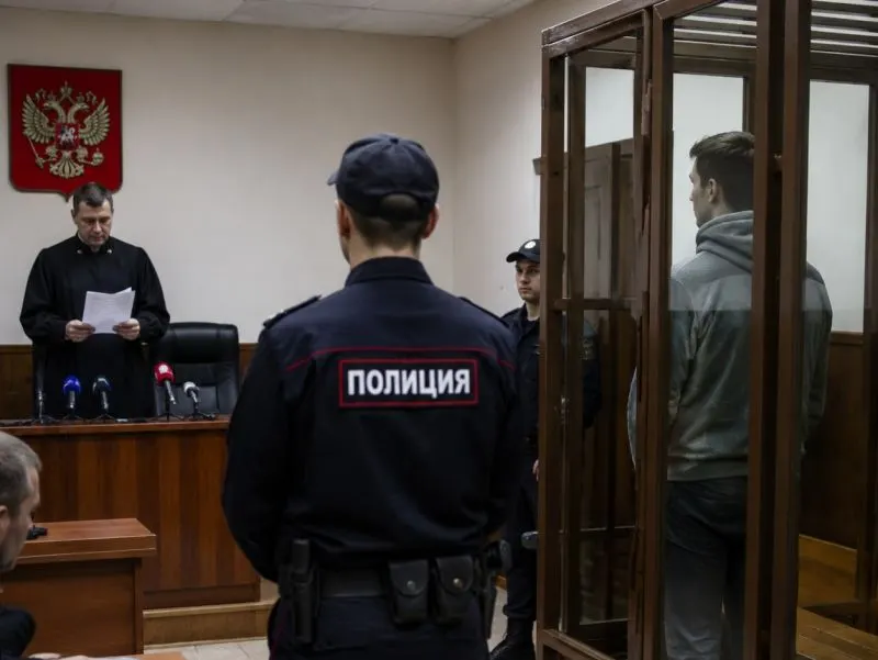 Суд признал 22‑летнего жителя Воронежа виновным в связях с признанной террористической организацией и подготовке диверсии. Материалы дела не раскрывали — процесс велся в закрытом режиме.