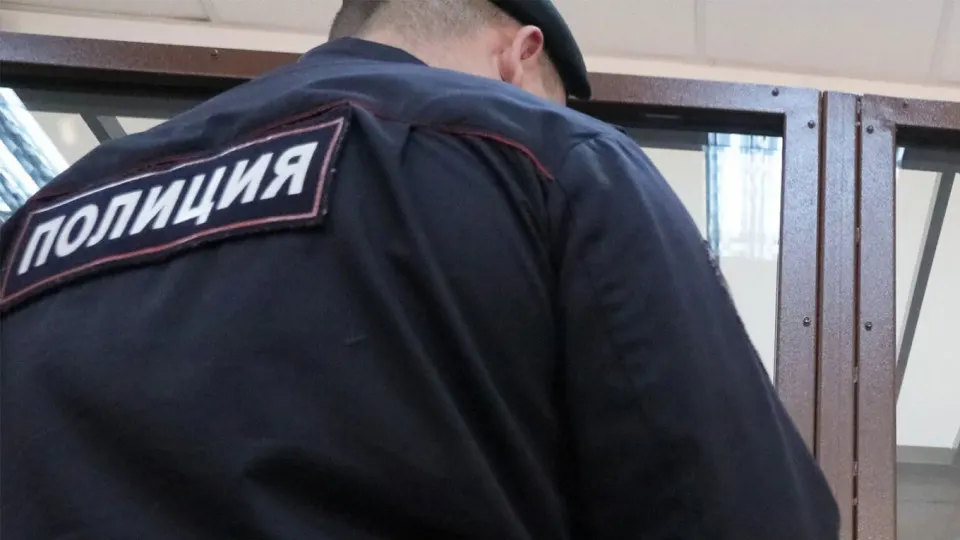 Красногорский суд вынес приговор: организатор схемы получил шесть лет колонии и штраф, его сообщники — по 4,5 года. Фигуранты обещали за деньги фиктивные контракты с Минобороны; жертвы потеряли миллионы.