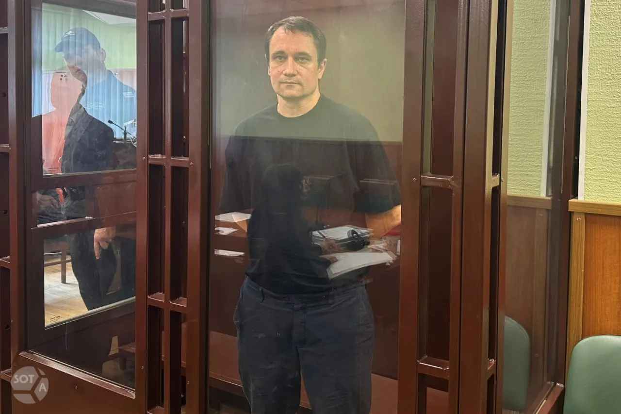 Фрунзенский районный суд Санкт-Петербурга признал 48‑летнего Сергея Суптелю виновным по статье о «фейках» об армии и назначил пять лет колонии общего режима за публикацию ролика и комментария о жителях Белгорода, скрывающихся в подвалах.