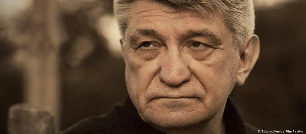Режиссёр направил открытое письмо главе Союза кинематографистов с просьбой содействовать отмене цензурных запретов. К обращению приложен список из десятков картин, которые в последние годы не допускались к показу в РФ.