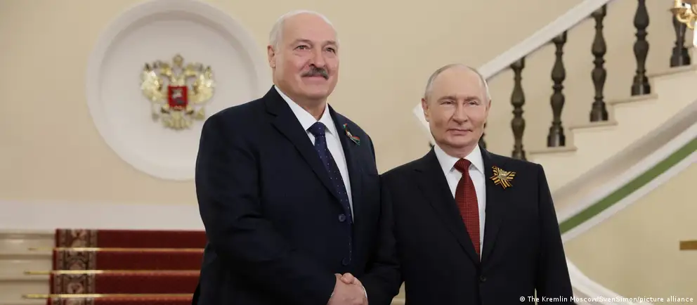 Лидеры России и Беларуси встретились в резиденции на Валдае без заявлений для прессы. Обсуждали союзное сотрудничество, торговлю и вопросы безопасности на фоне споров о вовлечении Минска в военный конфликт.