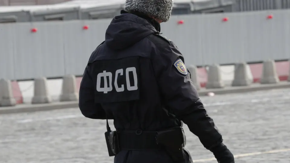 Проект указа, который должен вступить в силу 1 июля, поднимает предельную численность центрального аппарата ФСО с 785 до 812 сотрудников — это уже четвёртое расширение штата с начала войны и сопровождается общим усилением мер безопасности вокруг высшего руководства.