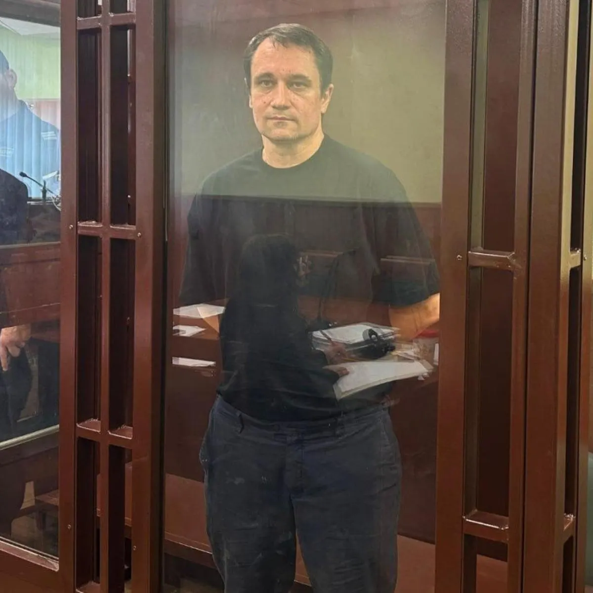 Суд признал 48‑летнего мужчину виновным в распространении «фейков» об армии; прокуратура просила восемь лет, суд назначил пять.