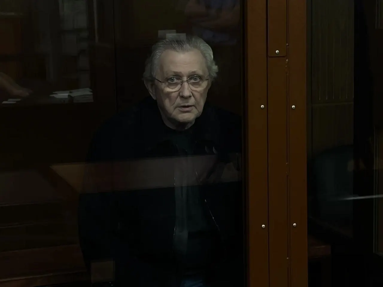 Ему предъявлено обвинение в причастности к заказному убийству депутата Александра Петрова в 2020 году.