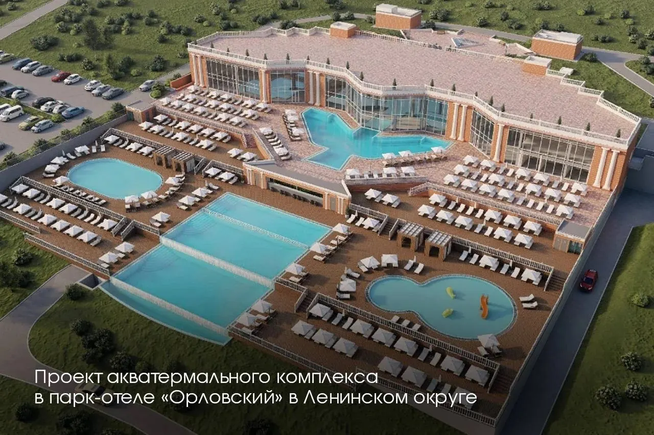 В Ленинском округе Московской области строящийся акватермальный комплекс готов примерно на 70%. Инвестор вложил 2,5 млрд рублей, открытие запланировано до конца года.