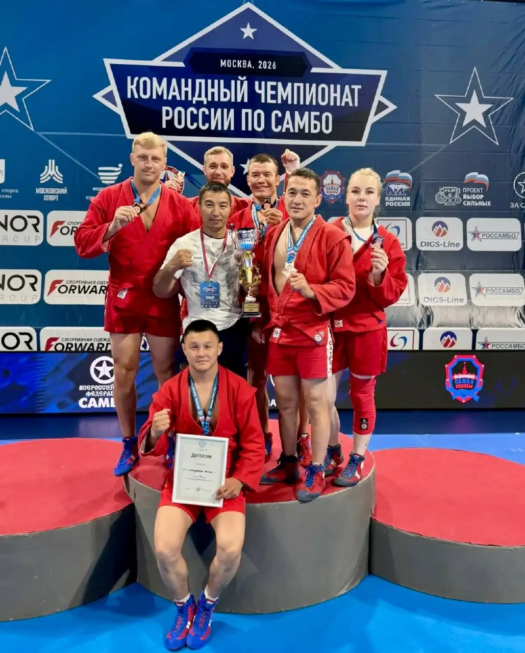 На гребном канале «Москва» проходит чемпионат России по байдаркам и каноэ: алтайские спортсмены выиграли золото, серебро и бронзу. Турнир является отбором на мировое первенство и международные старты.